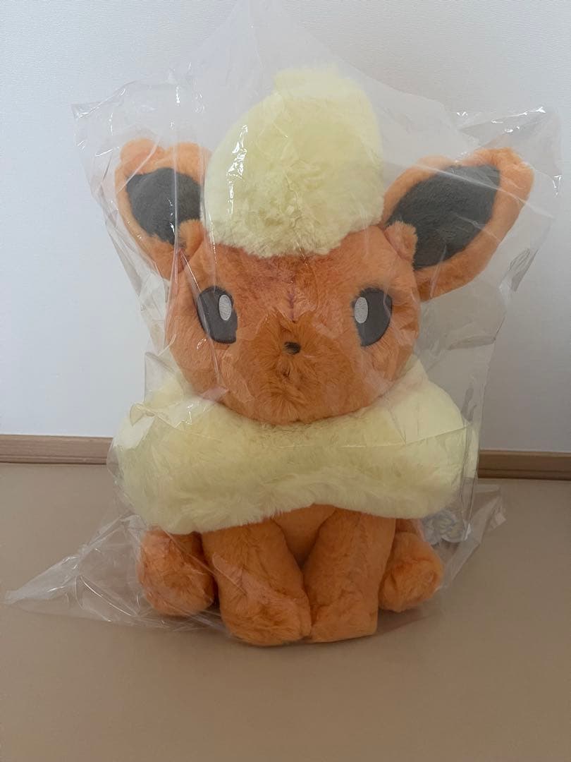 ポケモンセンターオリジナル　ふわふわ抱きぬいぐるみ　ブースター