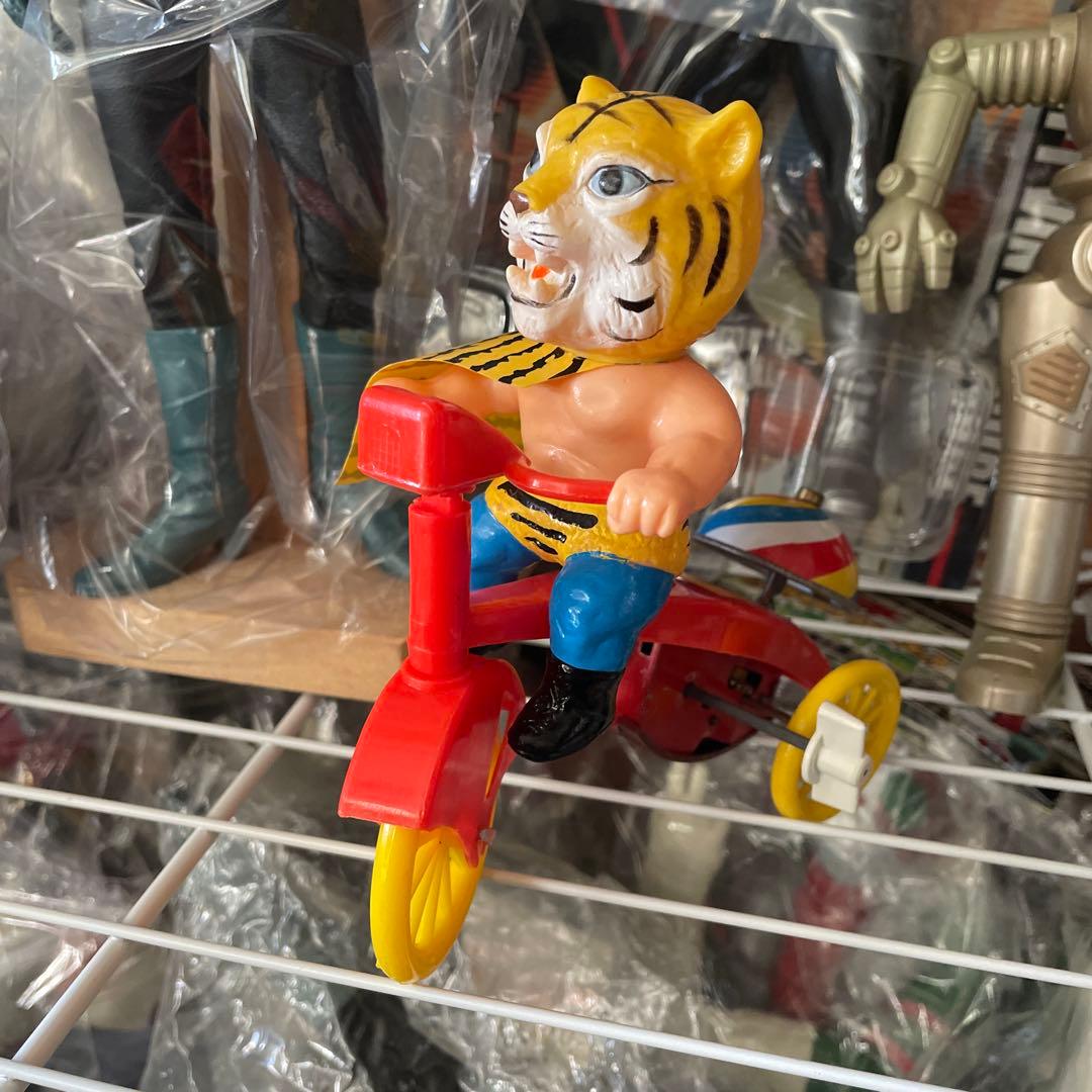 タイガーマスクキャラクター ブリキ三輪車 フィギュア