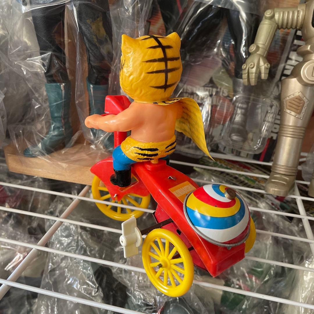 タイガーマスクキャラクター ブリキ三輪車 フィギュア