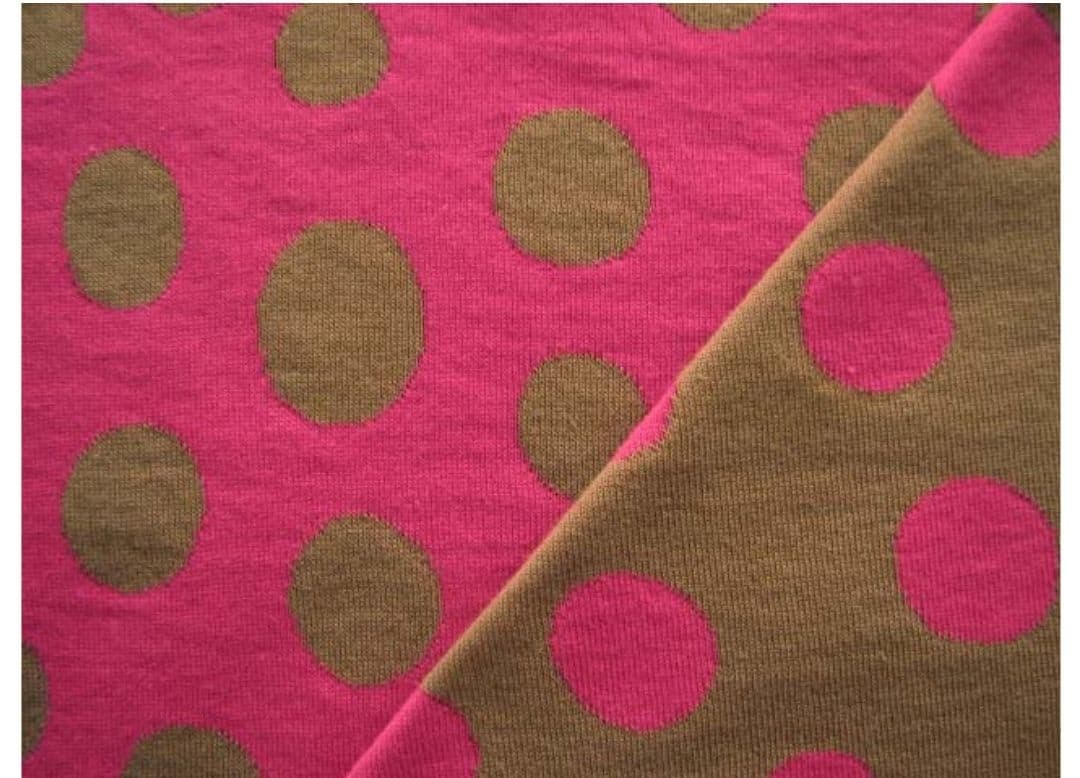 薄手のニット生地