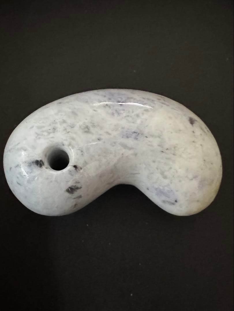 【糸魚川翡翠】勾玉　綺麗なラベンダーカラー