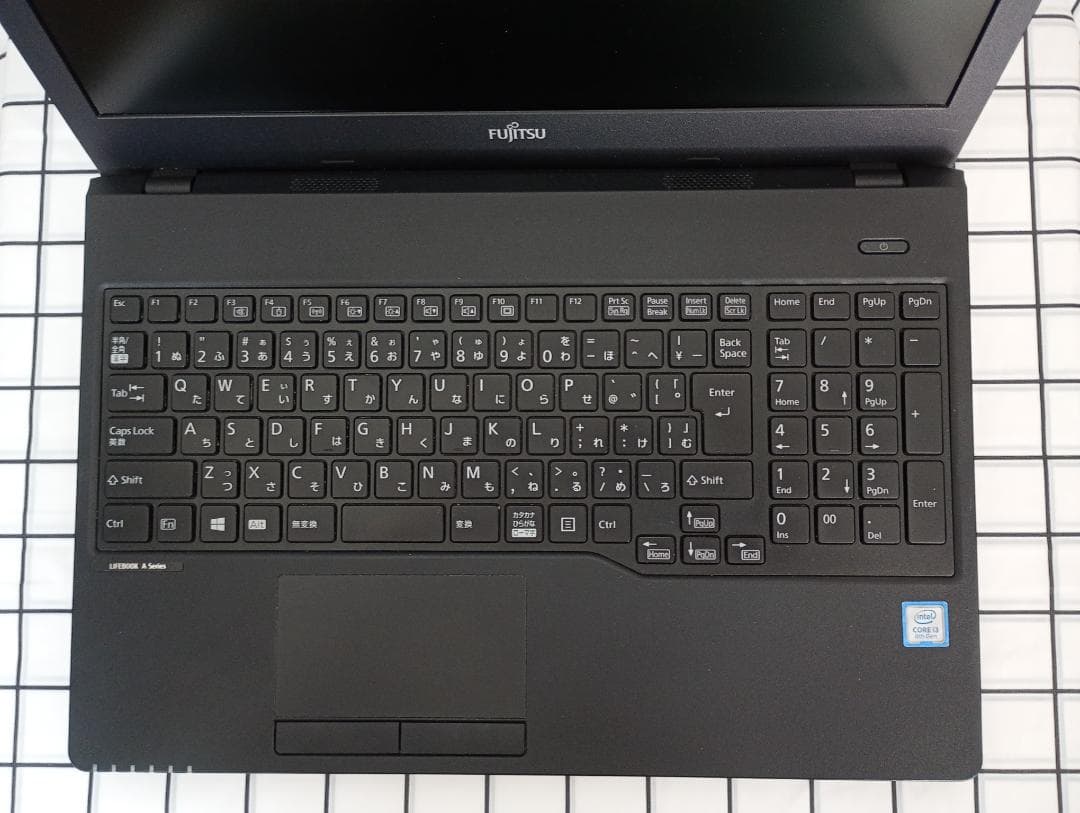 ◎新品SSD　intel 第8世代 Core i3／富士通／Win11 pro