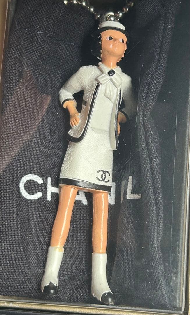 美品　CHANEL チェーン付きフィギュア&パラパラ漫画　新品未使用　非売品