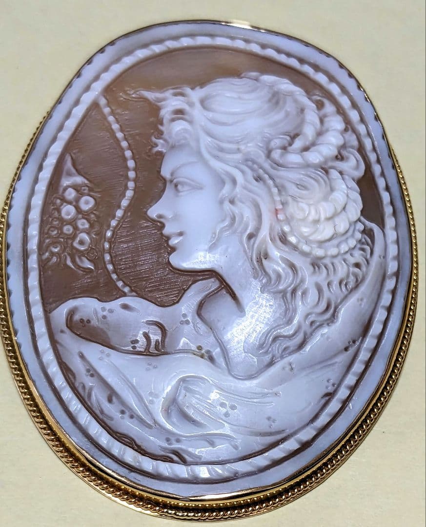 18金 天然シェルカメオブローチ 長さ74㎜重さ29g 作家サイン入