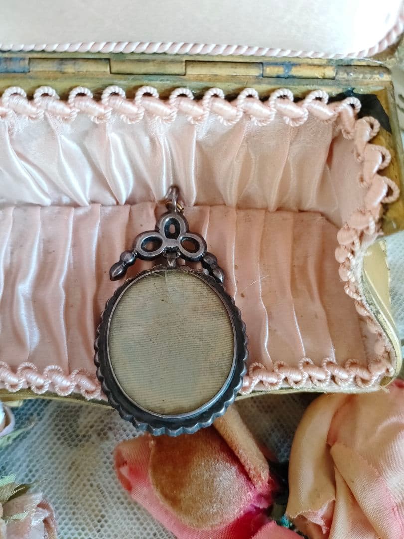 ☆エマイユのロケットペンダント・アンティーク☆