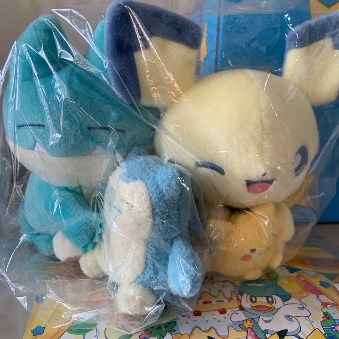 ポケモンセンター　ぬいぐるみ　ピチュー　ピカチュウ ゴンベ　カビゴン