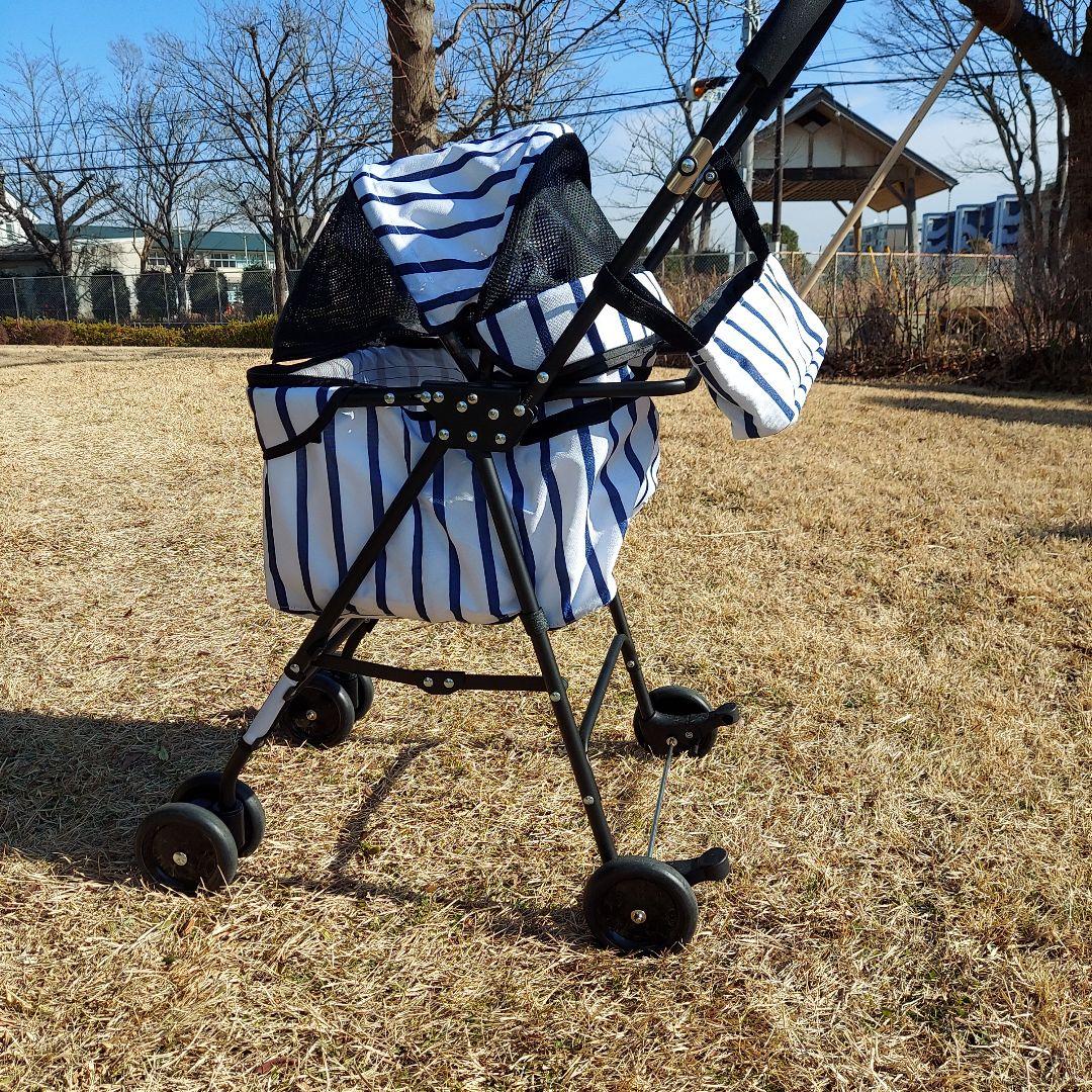 ４輪でもコンパクトに畳める軽量ペットカート