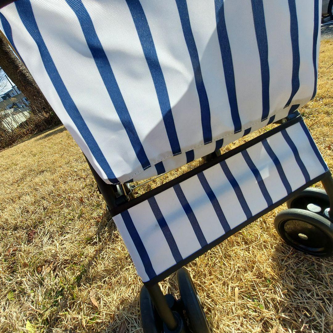 ４輪でもコンパクトに畳める軽量ペットカート