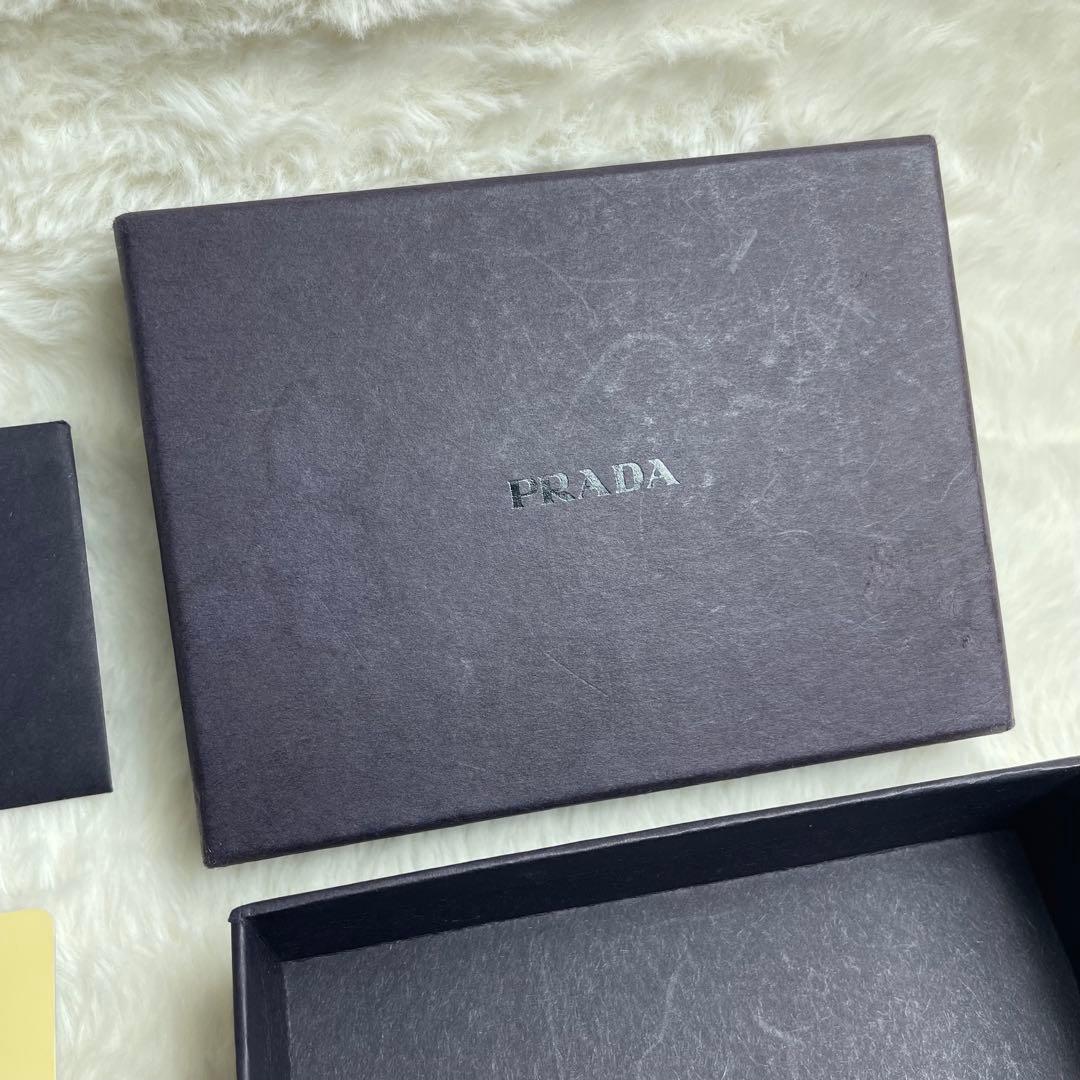 新品未使用　箱付PRADA キーケース ブラック 6連キーリング　おしゃれ　希少