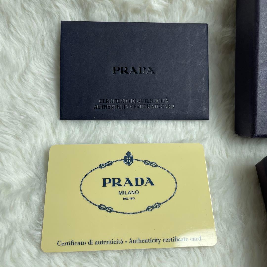新品未使用　箱付PRADA キーケース ブラック 6連キーリング　おしゃれ　希少