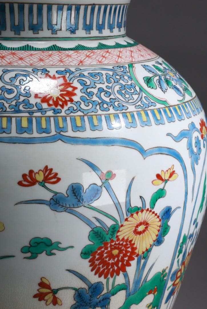 有田焼　柿右衛門様式　色絵七宝花唐草三方花卉図　大壷　BE931