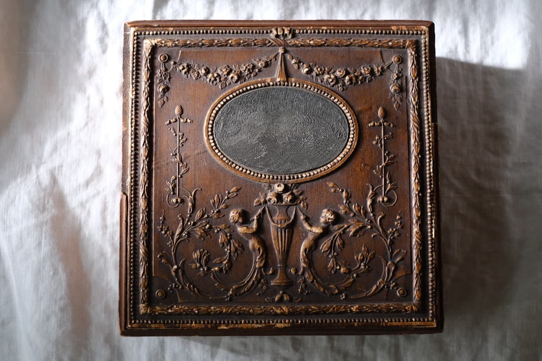 フランスアンティーク｜ネオ・ルネサンス様式の木箱