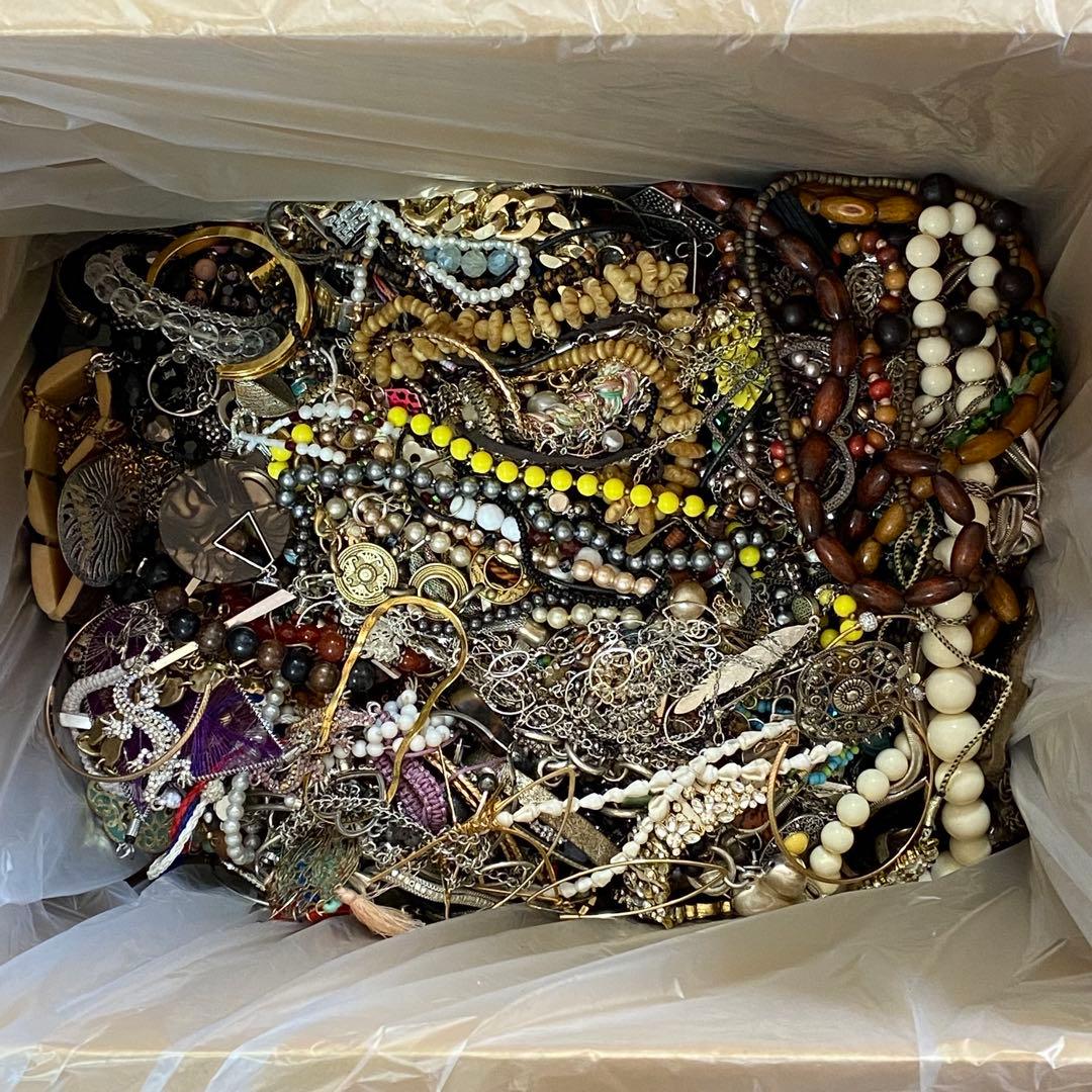 大量　まとめ売り　ジャンク　未選別　アクセサリー色々⑫　約8.7㎏　ネックレス他