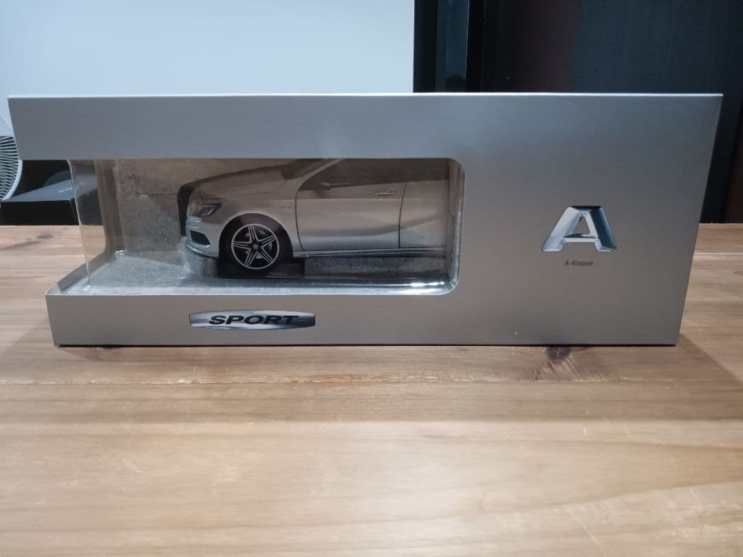 1/18 メルセデスベンツ　Aクラス　W176 スポーツ　シルバー　ミニカー