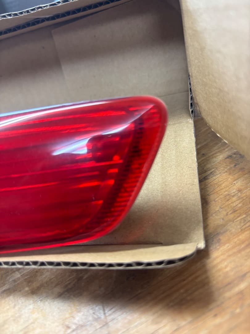 キャラバン NV350 ハイマウントストップランプ