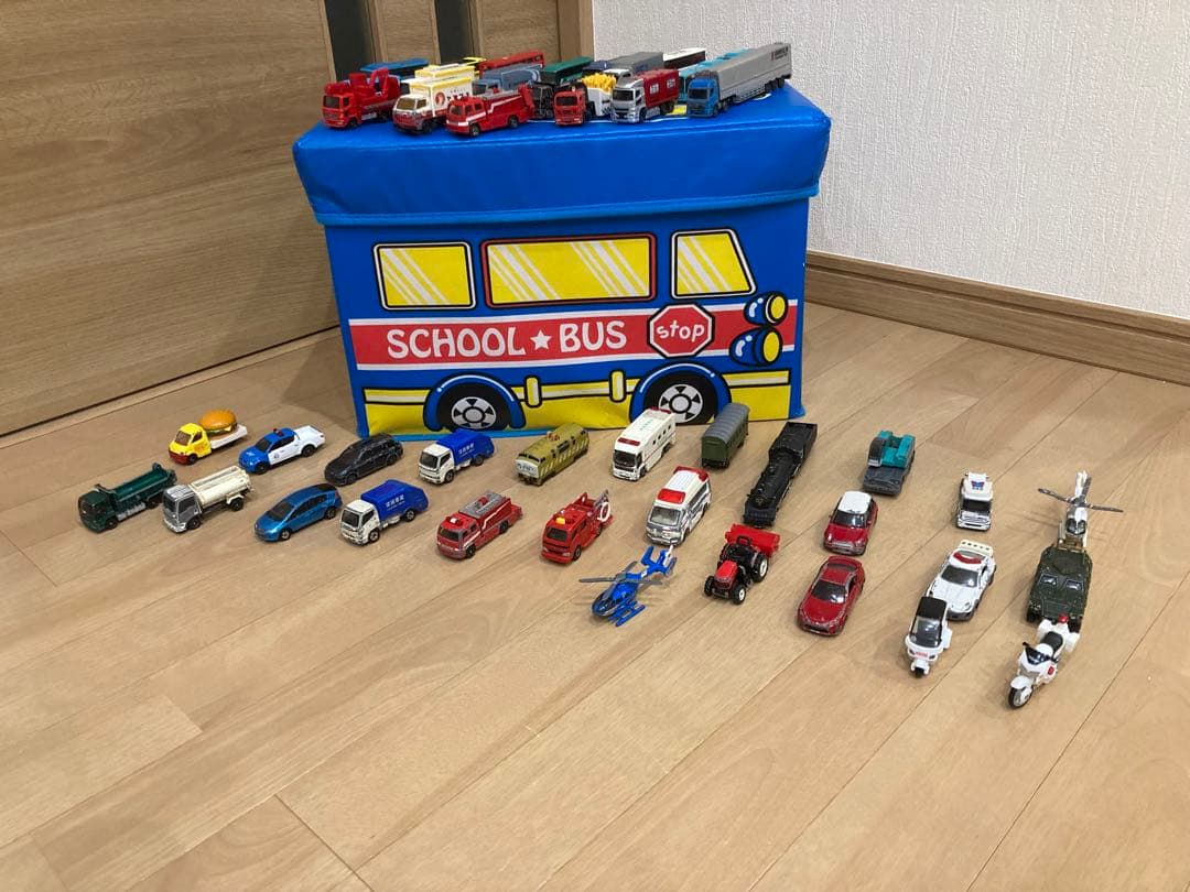 トミカセット スクールバス収納付き