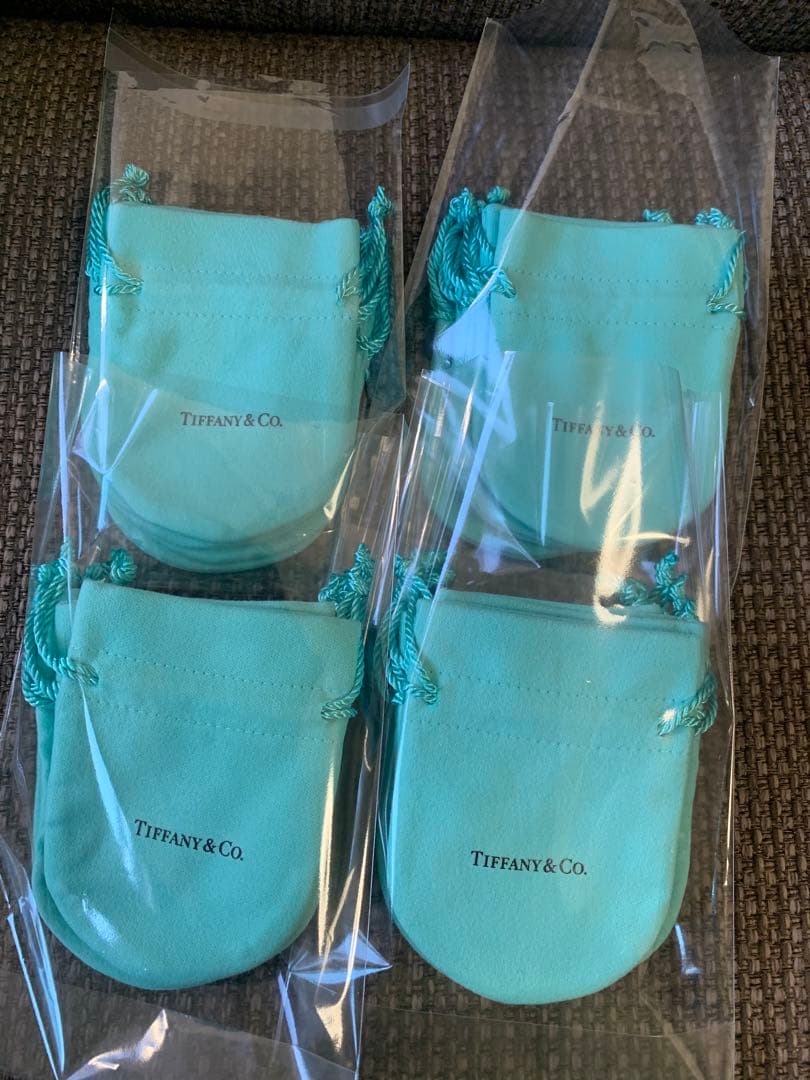国内現行品　美品ティファニー巾着袋（7x9cm)20枚セット