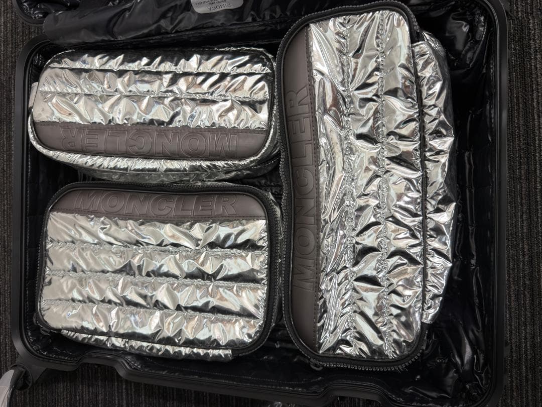 RIMOWA×MONCLER 限定発売キャリーケース 機内持ち込み可能