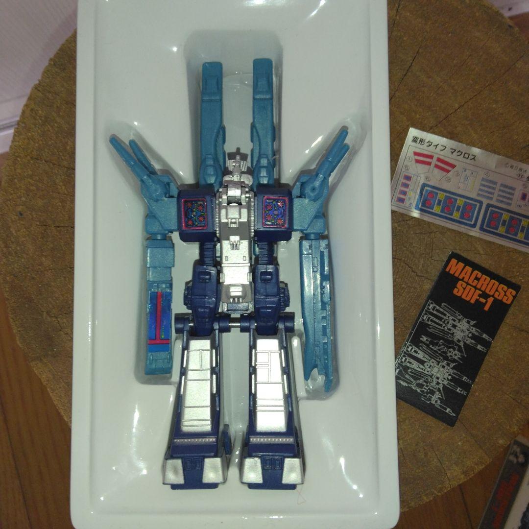 タカトク　超時空要塞マクロス SDF-1 変形タイプ　ロボット　シール付き