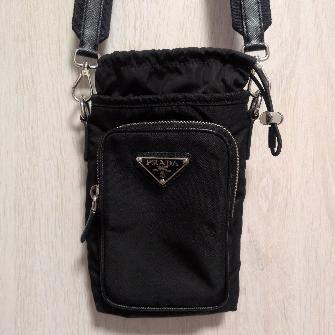 こここ　美品　プラダ　フォンケース