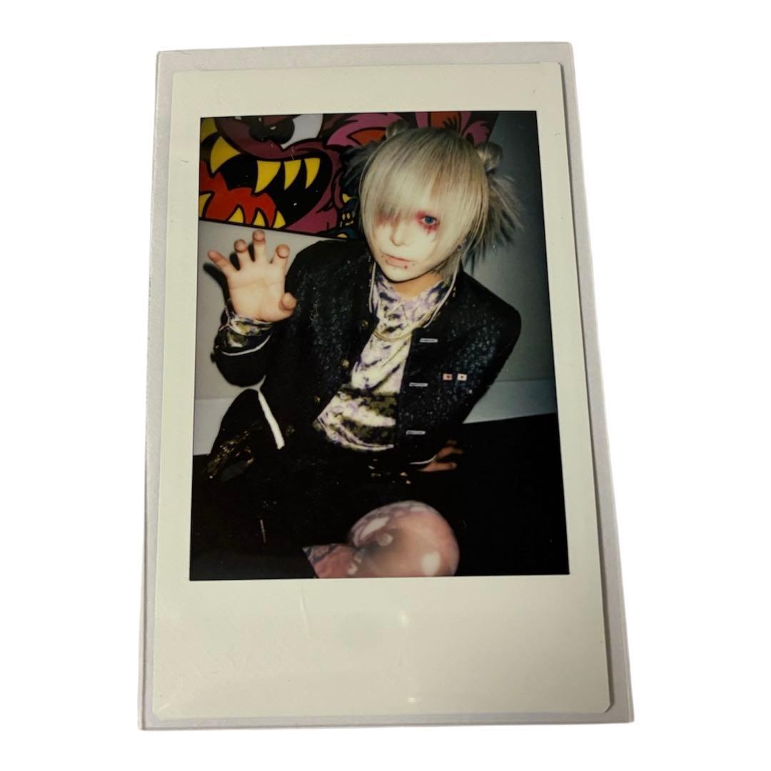 R指定 マモ チェキ