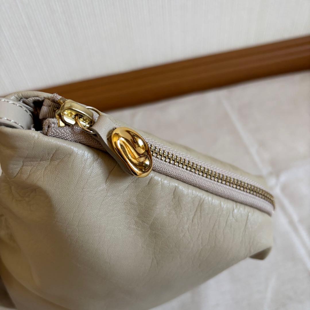 gemeil russet レザーミニショルダーバッグ ベージュ 斜め掛けバッグ