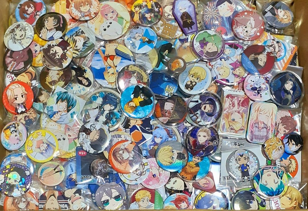 アニメ キャラクター 缶バッジ 大量 1200点 まとめ売り
