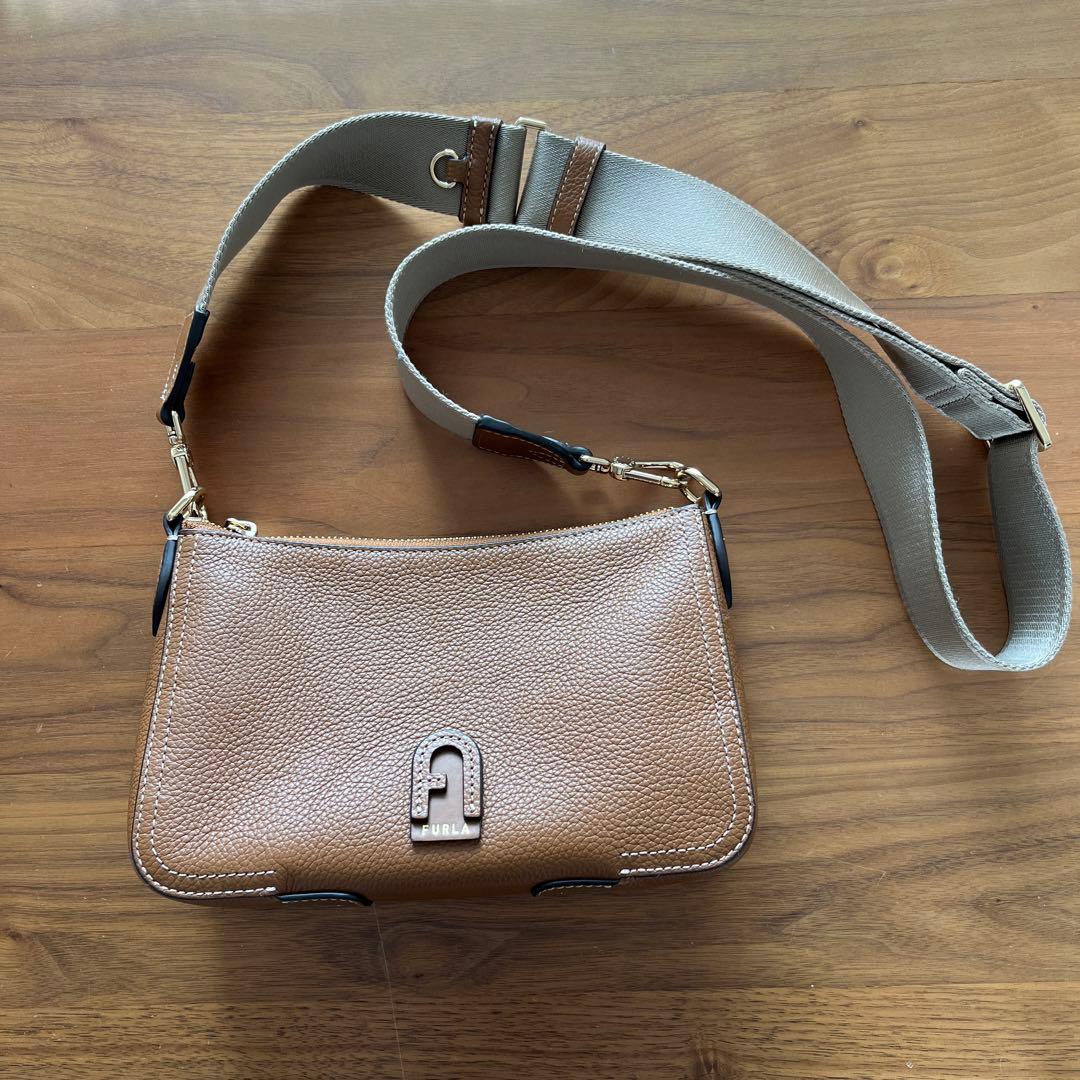FURLA フルラ　ショルダーバッグ