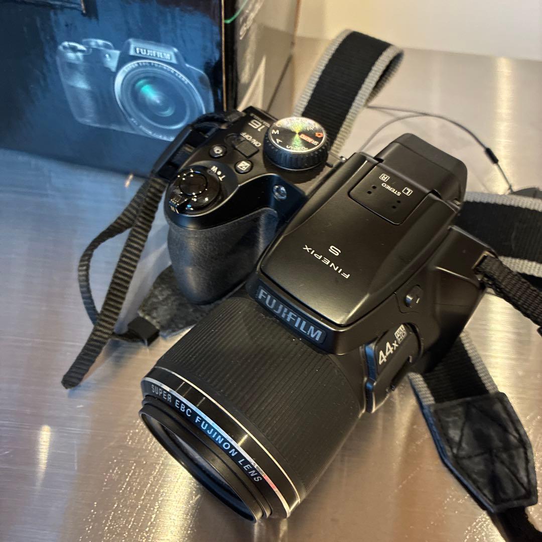 FUJIFILM FINEPIX S8400 本体　送料込み