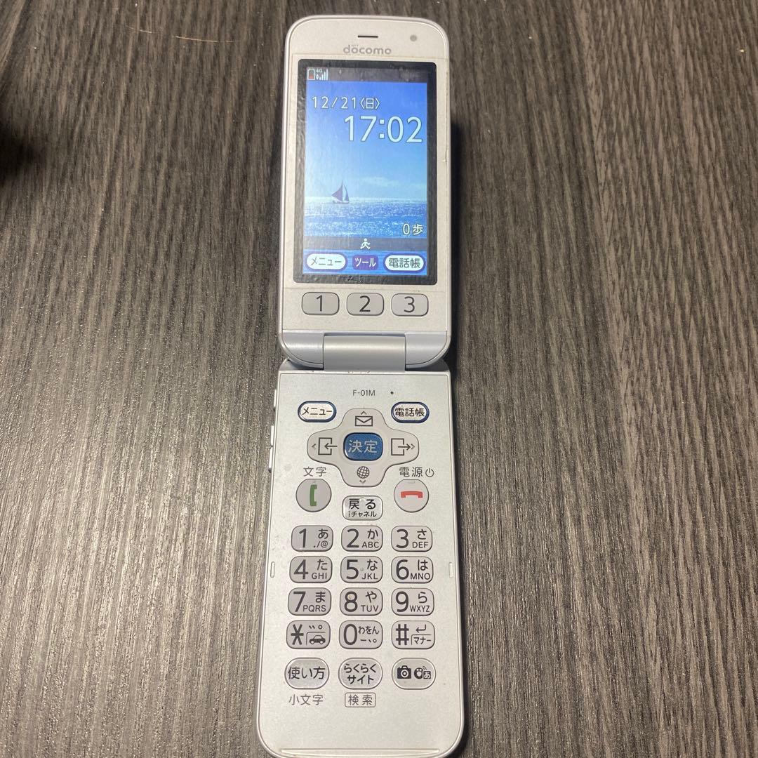 docomo らくらくホン F-01M ホワイト