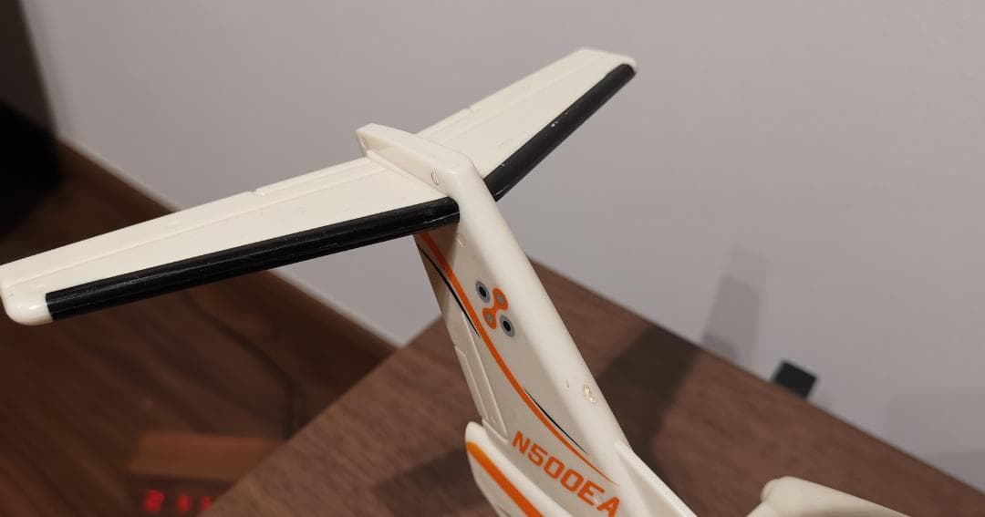 エクリプス500 (Elipse 500)VLJ 航空機模型 スケール 1/24