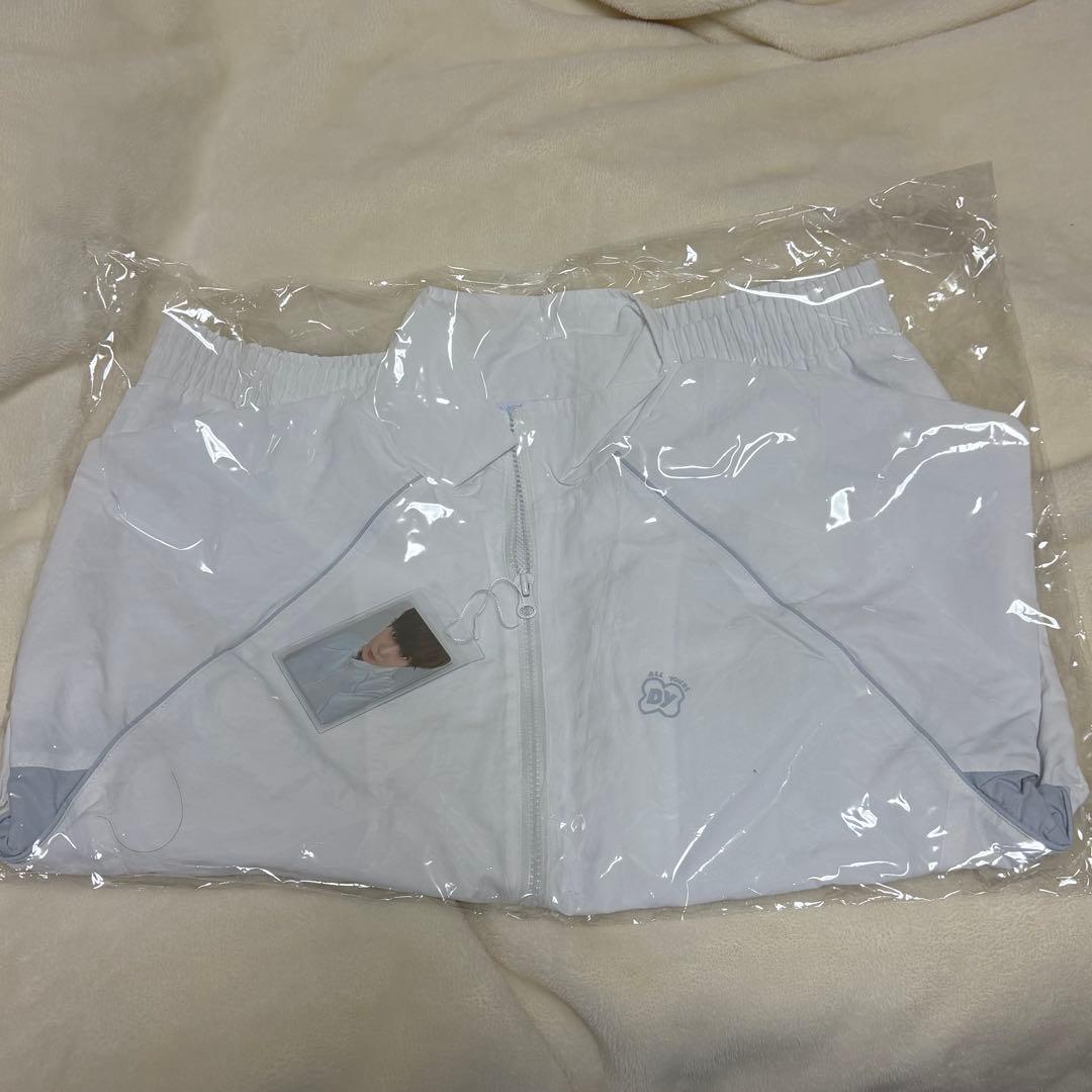 NCT 127 イリチル ドヨン ウィンドブレーカー Mサイズ トレカ