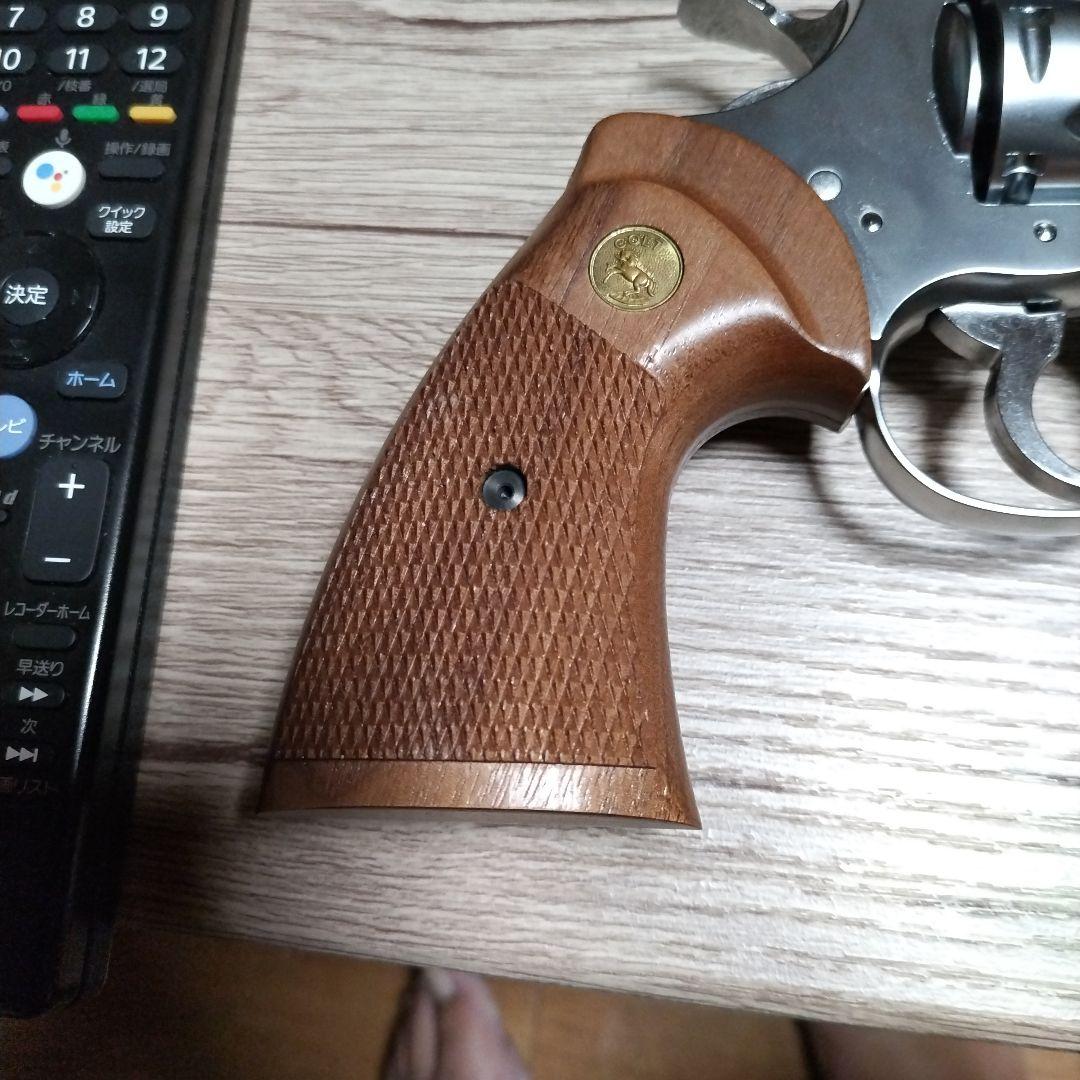 タナカワ−クスの357マグナム４インチコルトパイソンステンレスモデルモデルガン