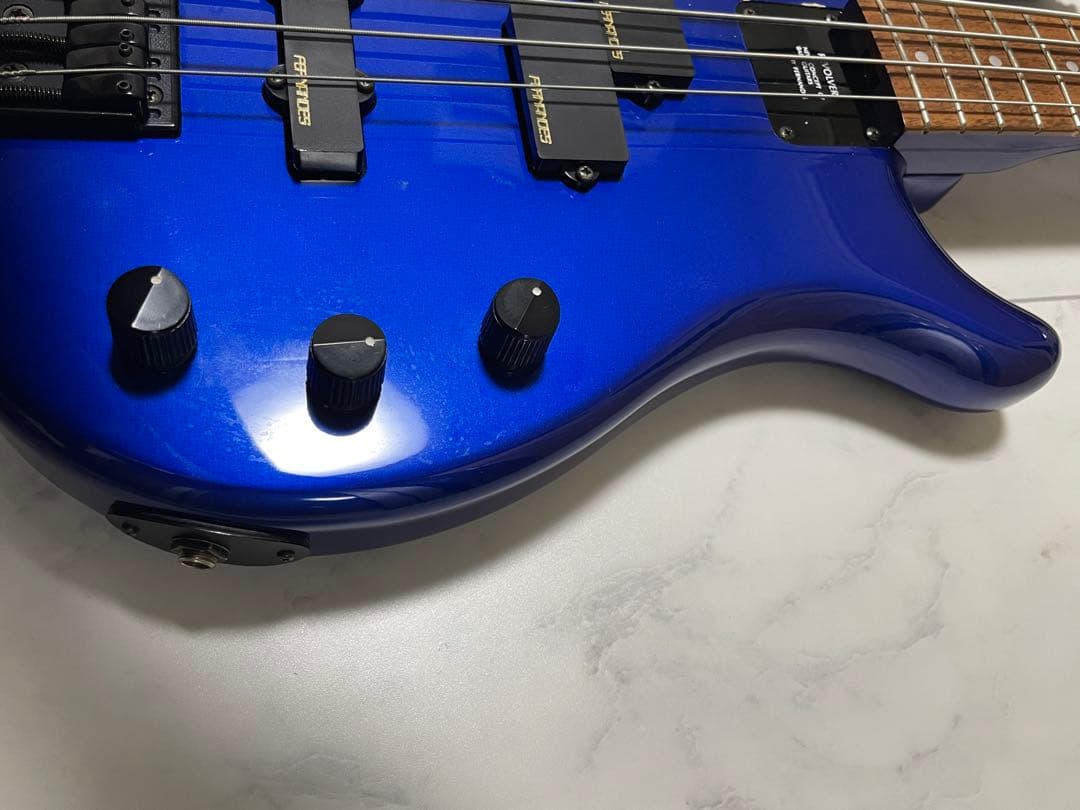 フェルナンデス　FERNANDES REVOLVER エレキベース