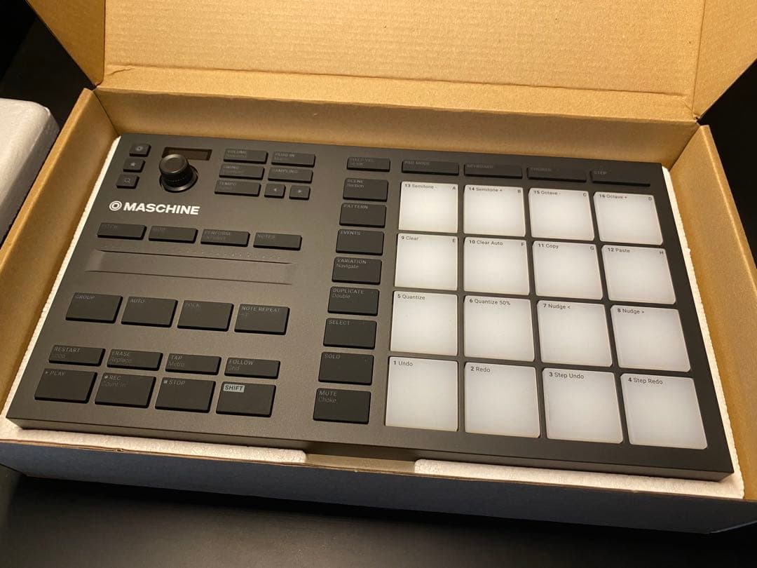 【極美品】MASCHINE MIKRO MK3 MIDIパッド 16パッド