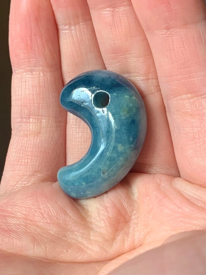 最上級　茄子紺　入りコン沢青翡翠　勾玉　糸魚川翡翠　コン沢勾玉　ひすい　ヒスイ