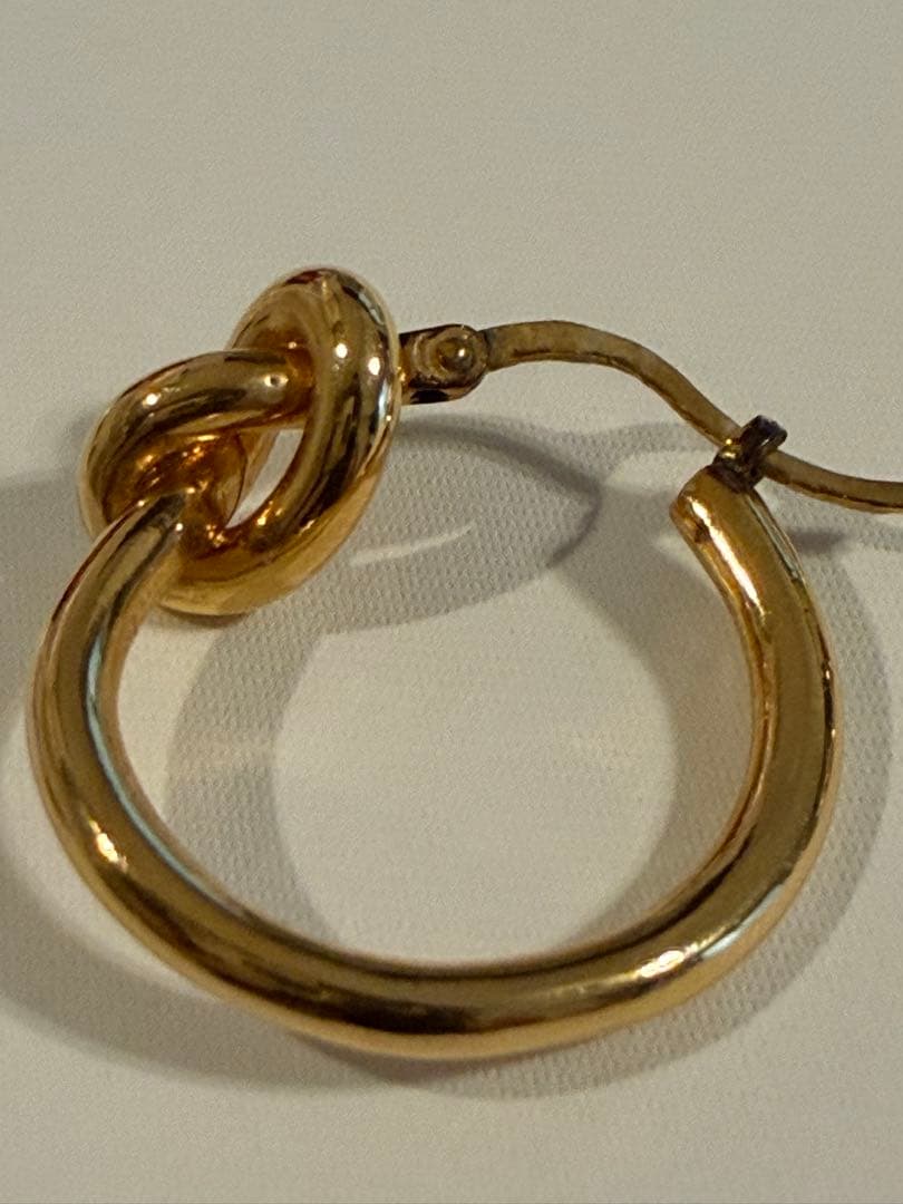 【極美品】CELINE セリーヌ ノットスモールフープピアス　ゴールド　ピアス