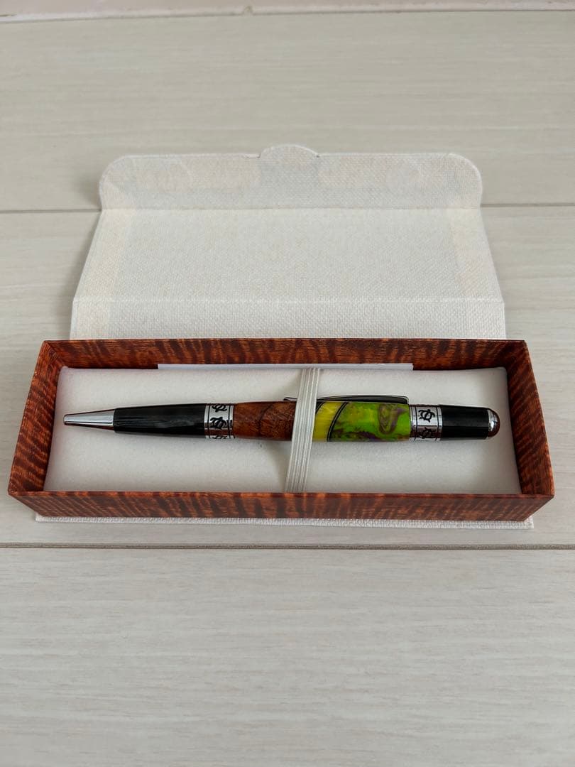 Martin & MacArthur 木製ボールペンと置き物