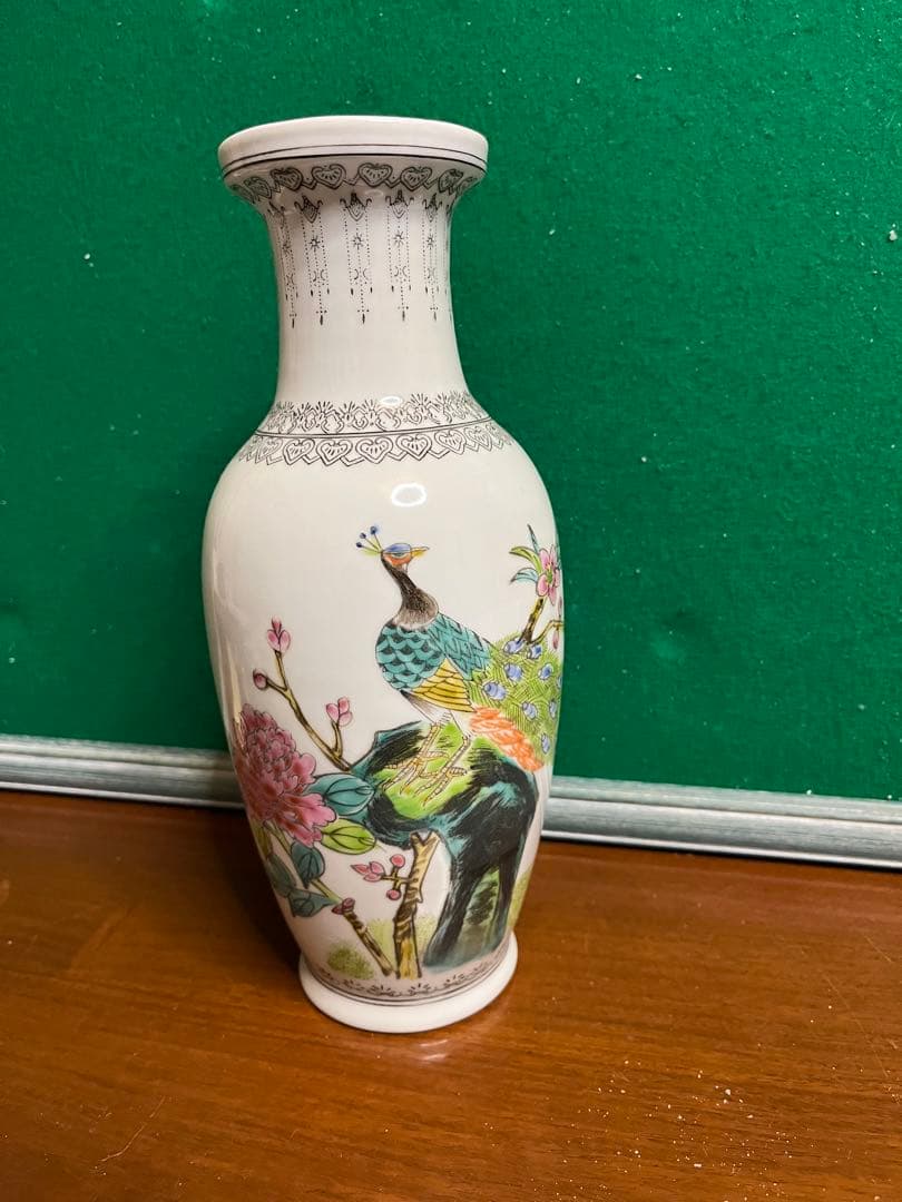 孔雀と花柄の中国景徳鎮製陶器花瓶