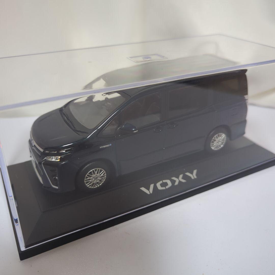 TOYOTA VOXY ミニカー 80系後期　カラーサンプル