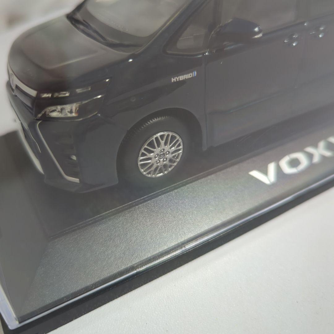 TOYOTA VOXY ミニカー 80系後期　カラーサンプル