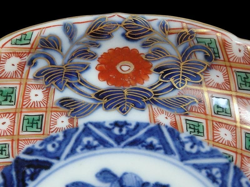 大聖寺伊万里　金襴手　菊花四方襷紋に牡丹の図　４寸皿２枚　E359 AS-CWo