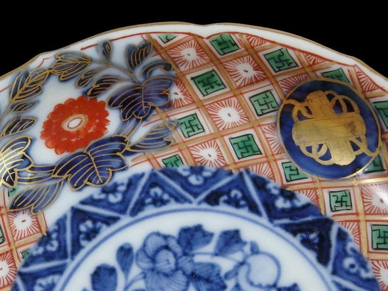 大聖寺伊万里　金襴手　菊花四方襷紋に牡丹の図　４寸皿２枚　E359 AS-CWo