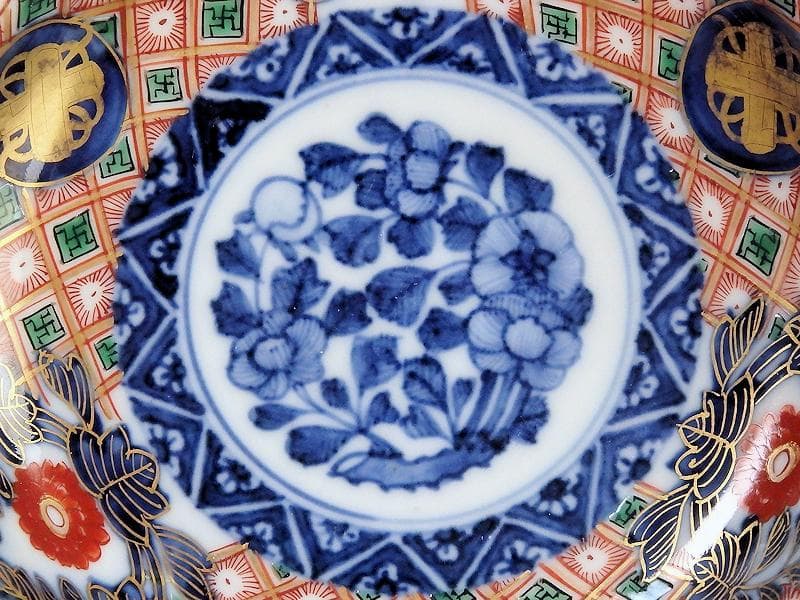 大聖寺伊万里　金襴手　菊花四方襷紋に牡丹の図　４寸皿２枚　E359 AS-CWo