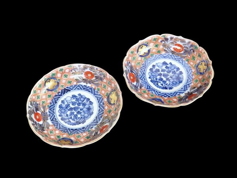 大聖寺伊万里　金襴手　菊花四方襷紋に牡丹の図　４寸皿２枚　E359 AS-CWo