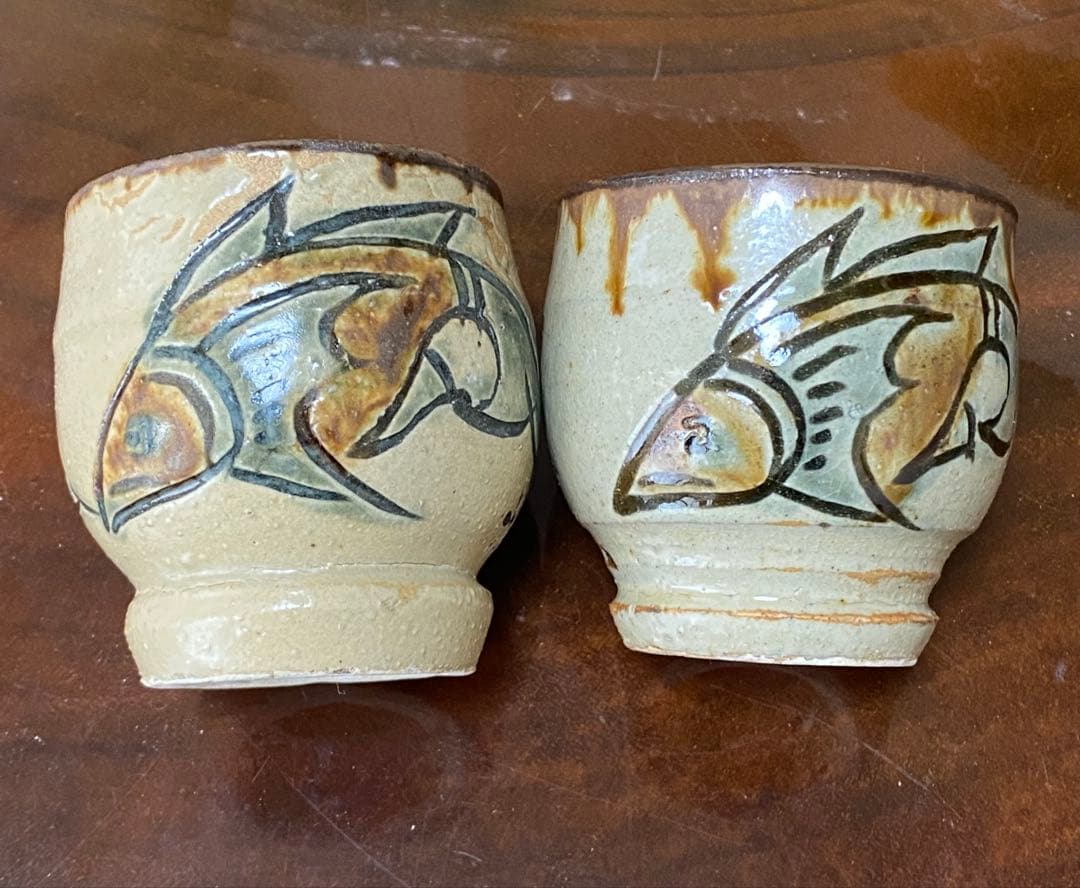 金城次郎 壺屋焼 魚文湯呑　２個セット　コップ　マグカップ　沖縄　本人箱書