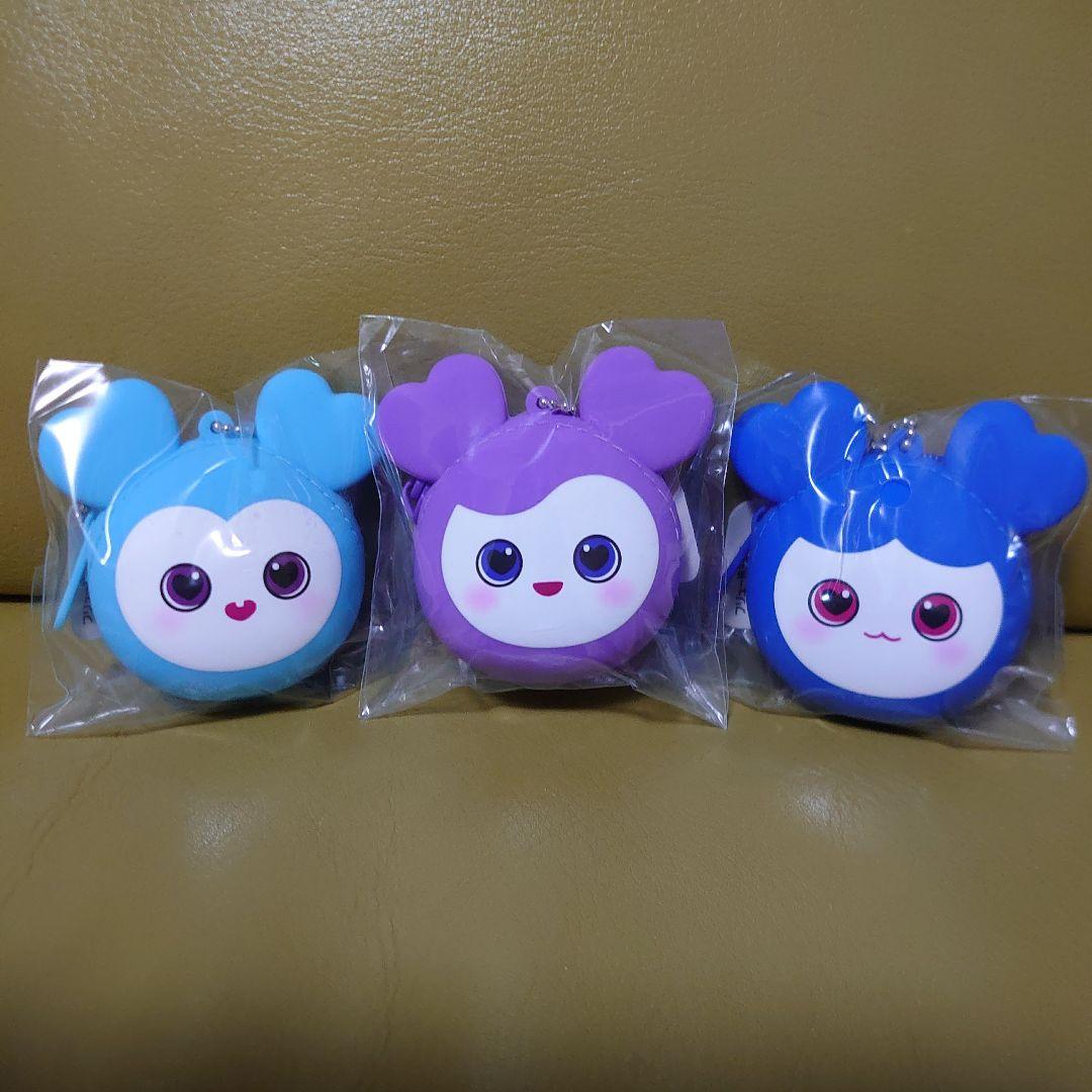 TWICE LOVELYS シリコンミニウォレット　ナヨン・サナ・ツウィ