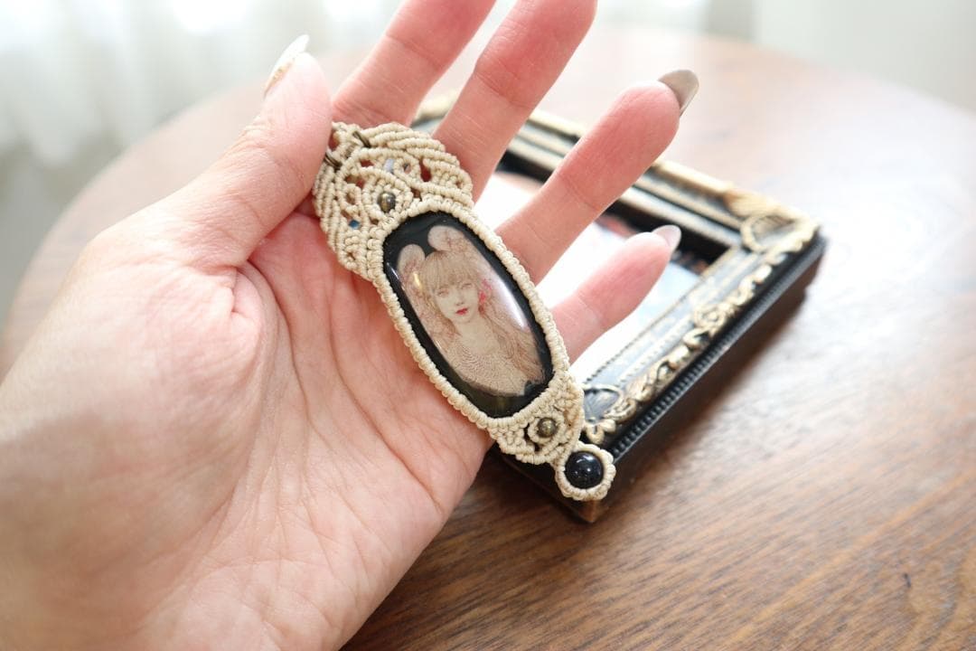 マクラメ編みアート＃010『右手の龍と左手の獅子』＆『マリアの心臓』