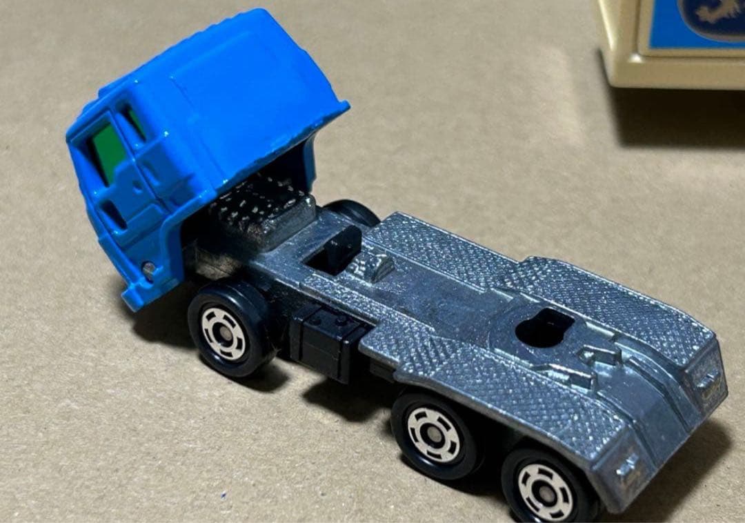 ロングトミカ いすゞ V12 ウイングルーフトレーラー LOWENBRAU