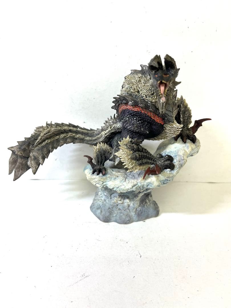 ニ*生様 K687 モンスターハンター 獄狼竜 ジンオウガ 亜種 カプコンフィギ